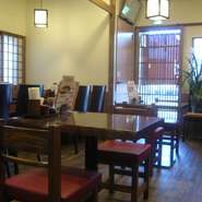 落ち着いた雰囲気の店の中で軽く1杯いかがですか？　一人の時間を満喫してみませんか。