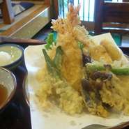 海老天2本・キス・いか・野菜天…（仕入れにより変わります）