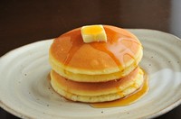 北海道産地域特定の牛乳、卵と粉を使用し
しっとりやわらかく焼き上げました。