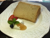 手作りシフォンケーキはいろいろなお味をご用意。
最高級の奥久慈卵を贅沢に使用ししっとりふっくらと焼き上げました。小麦粉も北海道産の厳選したものです。季節などでかわりますのでお尋ねください。