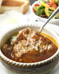 やさしい味がしっかりと染み込んだ贅沢な厚切りのタンシチュー。