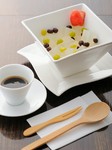 伊豆名産の天草を天草から煮込み寒天を作りました。本物の寒天を是非、ご賞味下さい。