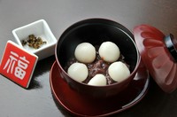 御注文ごとにゆでる白玉はもっちりふっくら、
手作りあんこと一緒に。