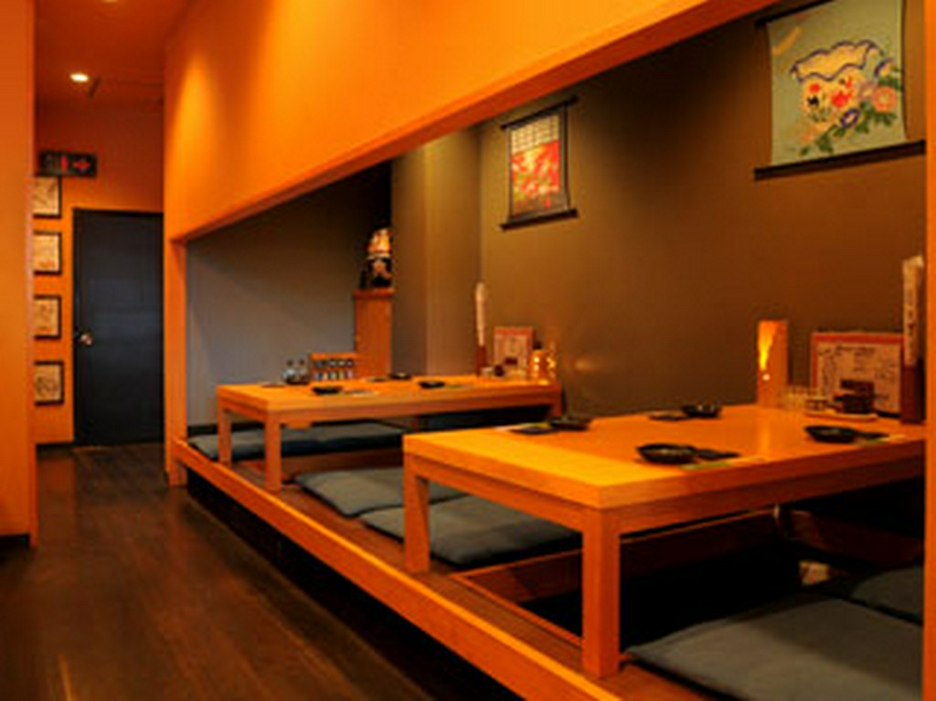 掘りごたつ席もご用意しております