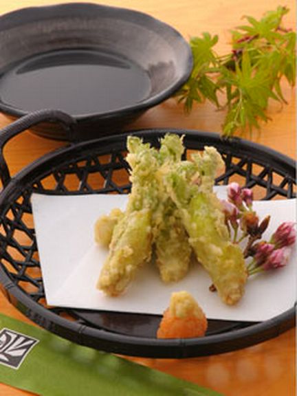 たらの芽の天ぷら（季節限定）　620円