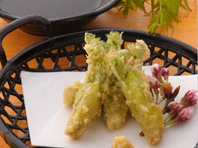 たらの芽の天ぷら（季節限定）　620円