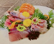 刺身の盛り合わせ  ・Assorted sashimi