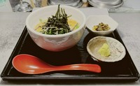 Filled with your choice from below.
・shiso kelp ・Mentaiko・salmon
・Seawe・plum・natto
おにぎり(単品)               ￥319
           (味噌汁付)           ￥539
