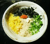 ・お客様ご自身でおにぎりを握って頂くお料理です。(手袋付き)
・This is a dish where you make your own 
onigiri.