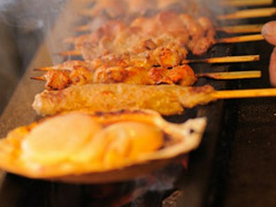 炭焼は最高の焼き加減を見極め、旨味の頂点へ導きます。