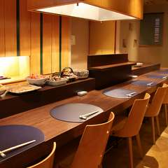 落ち着いた雰囲気のカウンターは大人のデートに最適です！