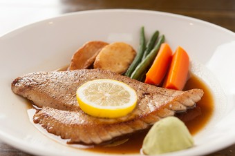 脂ののった身が柔らかくとろける『まぐろのわさびステーキ』