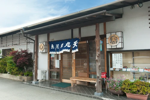 東名高速道路、富士ICから車で5分の便利が場所