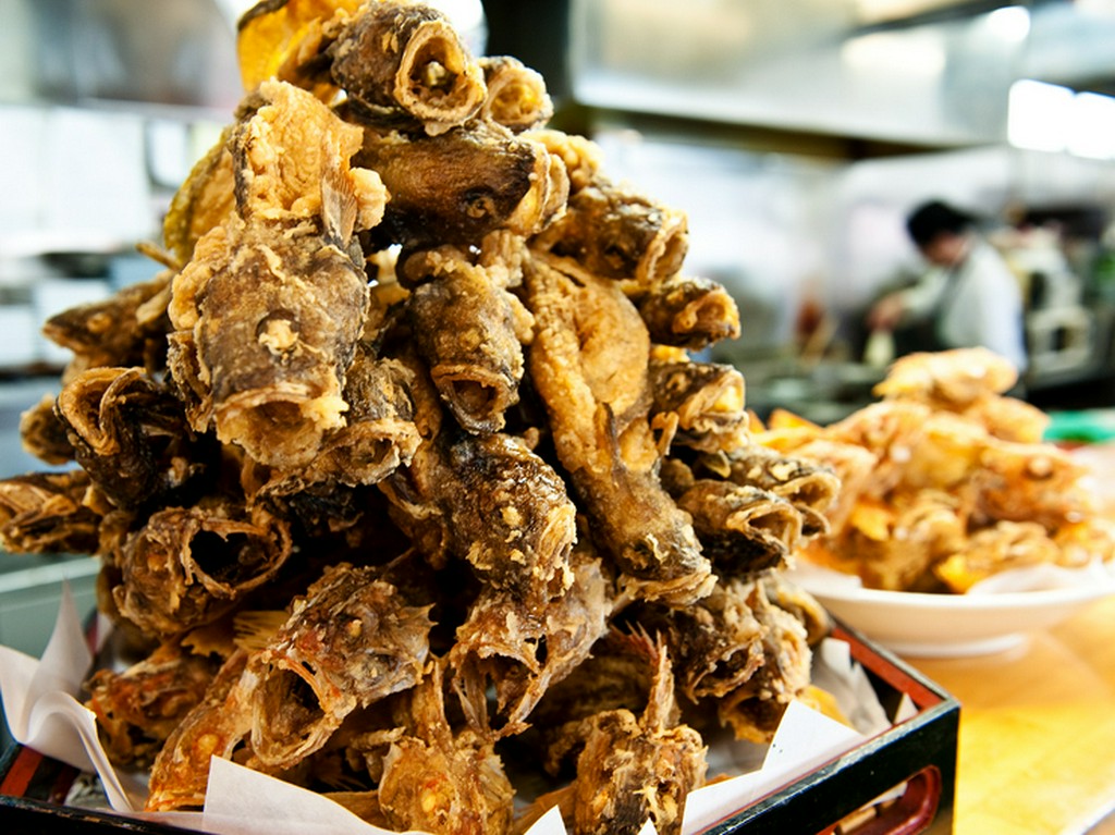 豪快に盛りつけた唐揚げは、お持ち帰りもOK