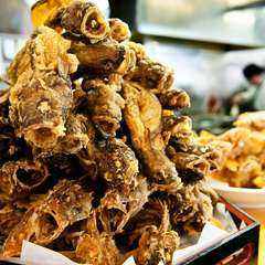 豪快に盛りつけた唐揚げは、お持ち帰りもOK