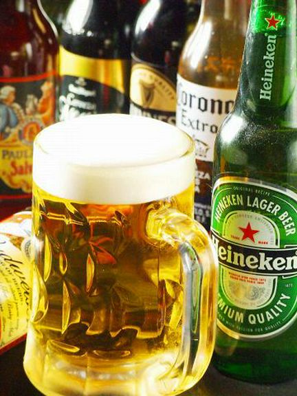 本格的なインターナショナルバーで大人飲み