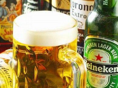 本格的なインターナショナルバーで大人飲み