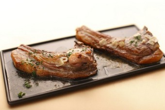 骨付きラムステーキ　