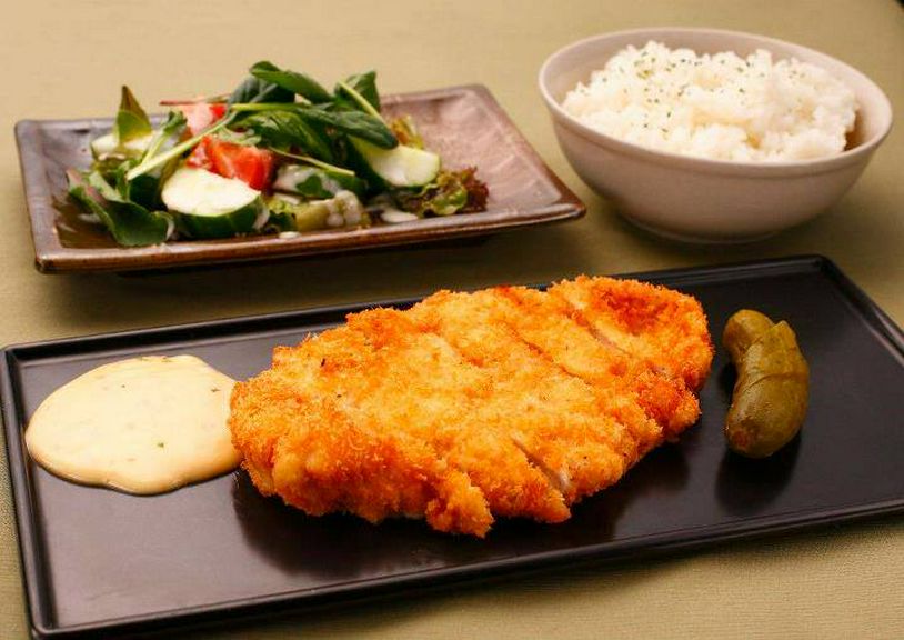 シュニッツェル チキンの香草パン粉揚げ