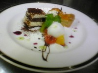 気まぐれデザート三種盛り・ミニサラダ・お飲み物