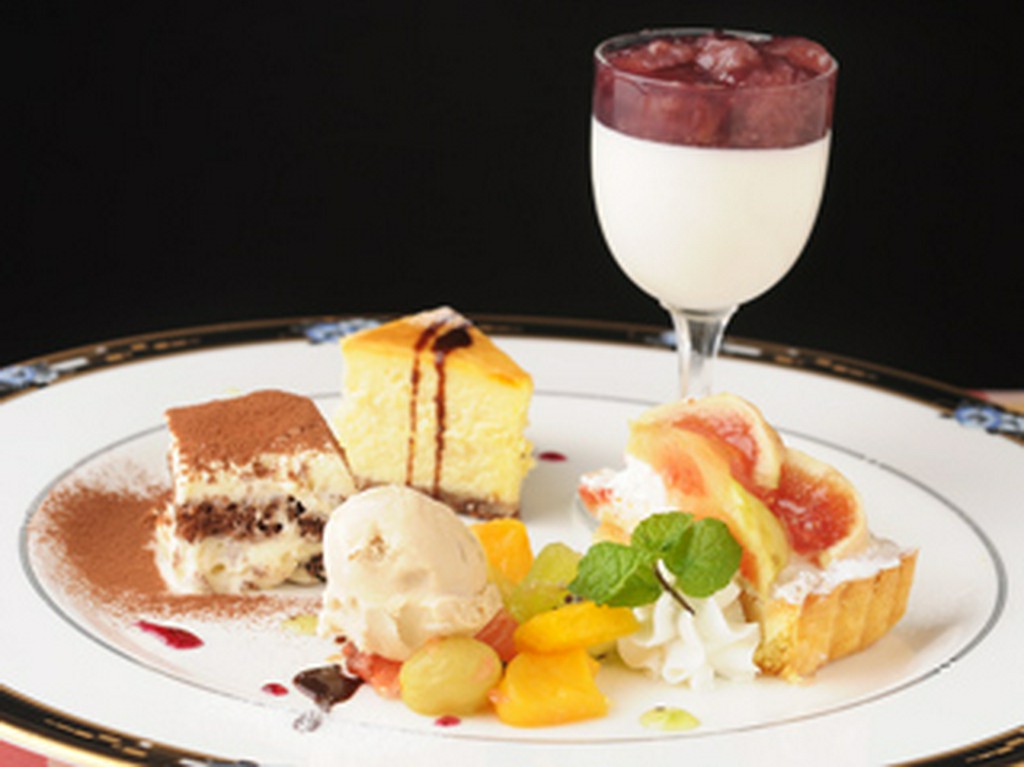 様々なデザートをご用意。美味しい食事の後のもう一つのお楽しみ