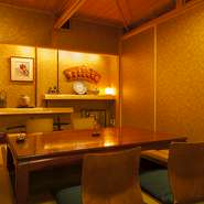 「大切なお客様をおもてなしするお店はどこにしようか」と迷ったときは、ぜひここへ。個室座敷席の落ち着いた雰囲気は、旨い料理と美酒を交わしながら親睦を深めるのに最適。客人も満足すること、間違いなしです。　