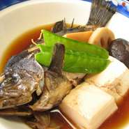 今が”旬”の『めばるの煮付け』を食べることができます。生簀からとれたメバルは鮮度抜群で、今が旬の食材を堪能することが出来ます。是非ご賞味ください。