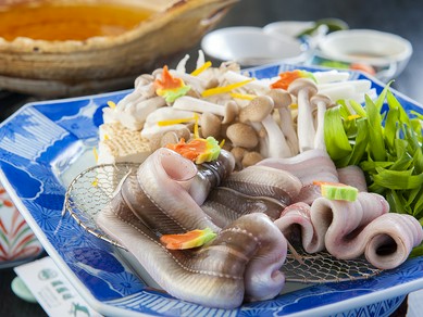 当店の看板メニューのひとつ『活魚　穴子のしゃぶしゃぶ』　一人前