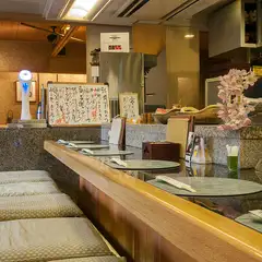 カウンター席は、13席