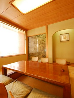 落ち着ついた個室でゆったりとしたひと時を・・・