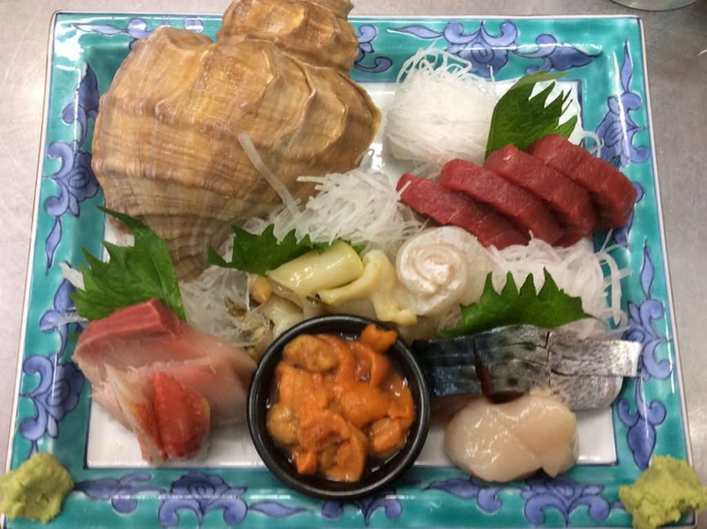 当店自慢の厚岸漁師直送の牡蠣、道東中心の新鮮な魚介の数々！