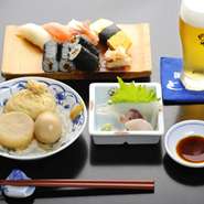 ドリンク1杯、刺身、おでん、寿司握り4貫、巻物1本