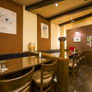 お食事を落ち着いた店内で気取らずにゆっくりと楽しめます。様々なシチュエーションで前菜からメインまで好きなものを頼んでください