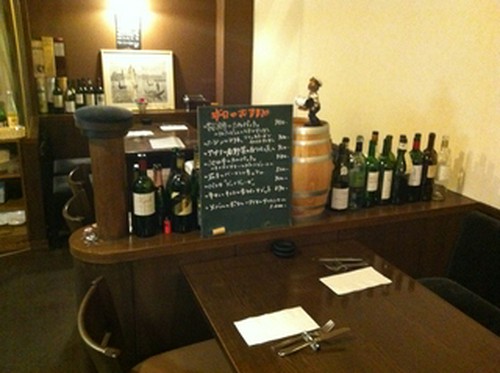 落ち着いた雰囲気の店内。様々なシーンで。