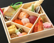前菜、手まり寿司、煮物、焼物、揚物