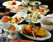 先付・前菜・お造り・焚合せ・伊勢海老焼・温物・揚物・お椀・食事（寿司）・デザート