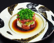マグロ・長芋・アボカドを使っています。