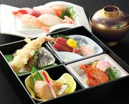 お造り、煮物、焼物、揚物
寿司５カン、茶碗蒸し、お椀