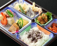 ※茜・椿・松・桜・竹・梅はご飯は付いておりません。
プラス216円でご飯と味噌汁をお付け出来ます。