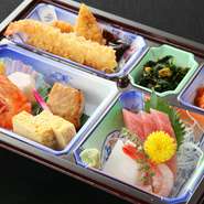 ※茜・椿・松・桜・竹・梅はご飯は付いておりません。
プラス216円でご飯と味噌汁をお付け出来ます。