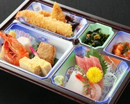 ※茜・椿・松・桜・竹・梅はご飯は付いておりません。
プラス216円でご飯と味噌汁をお付け出来ます。