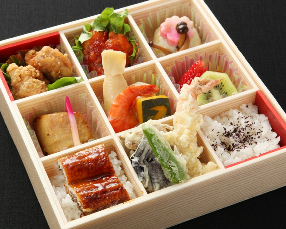 会席弁当　春日