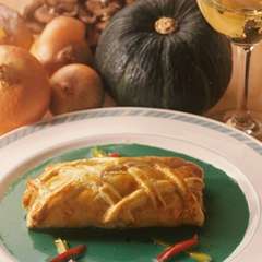 日替わり魚料理★写真は、ヒラメのパイ包み　ほうれん草のソース