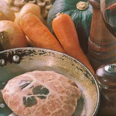粗挽肉の網脂包み　トリュフの香り
