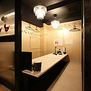 風見鶏は、２～２４名様まで個室空間でご案内が可能です。
飲み放題付きのコースが３５００円～でリーズナブル。お酒の種類や料理も豊富で、大満足♪
何かご要望やプランなどについては、一度、ご相談下さい。