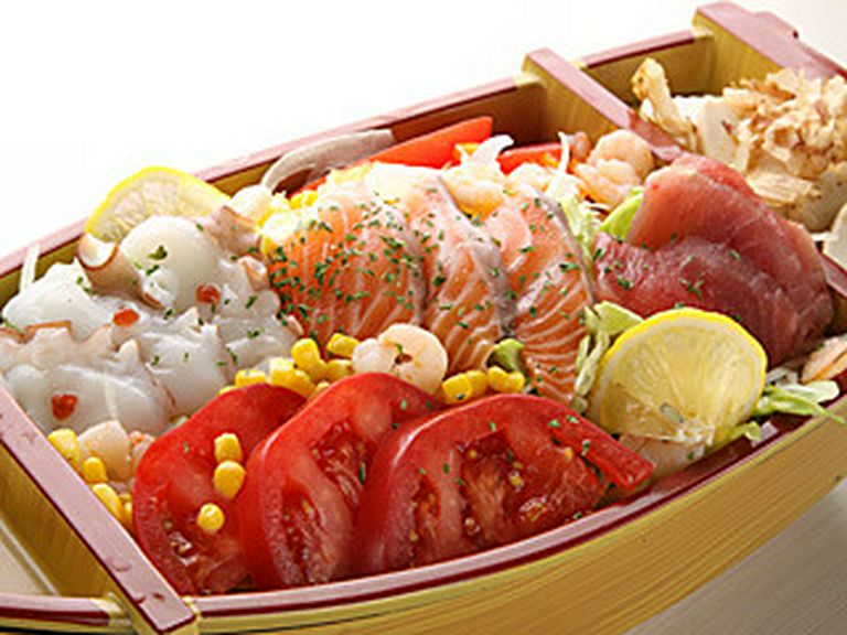 海鮮舟盛りサラダ