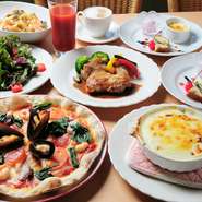 前菜風サラダ、カップスープ、パスタ、ピッツァ、ドリアから2品、鶏肉料理、デザート、ドリンク付
（６３８０円は　牛肉料理）※税込