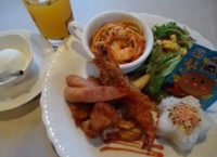  スパゲッティ・鶏唐揚・ソーセージ・エビフライ・ポテト・白いごはん（ふりかけ付）・オレンジジュース・アイスクリーム