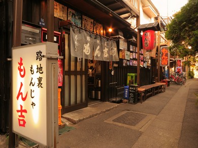 芸能人の来店も多数ある、路地裏の超人気店！