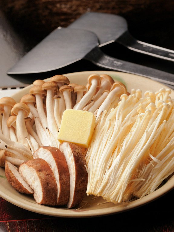 ついつい手が出る人気メニューです『きのこバター』